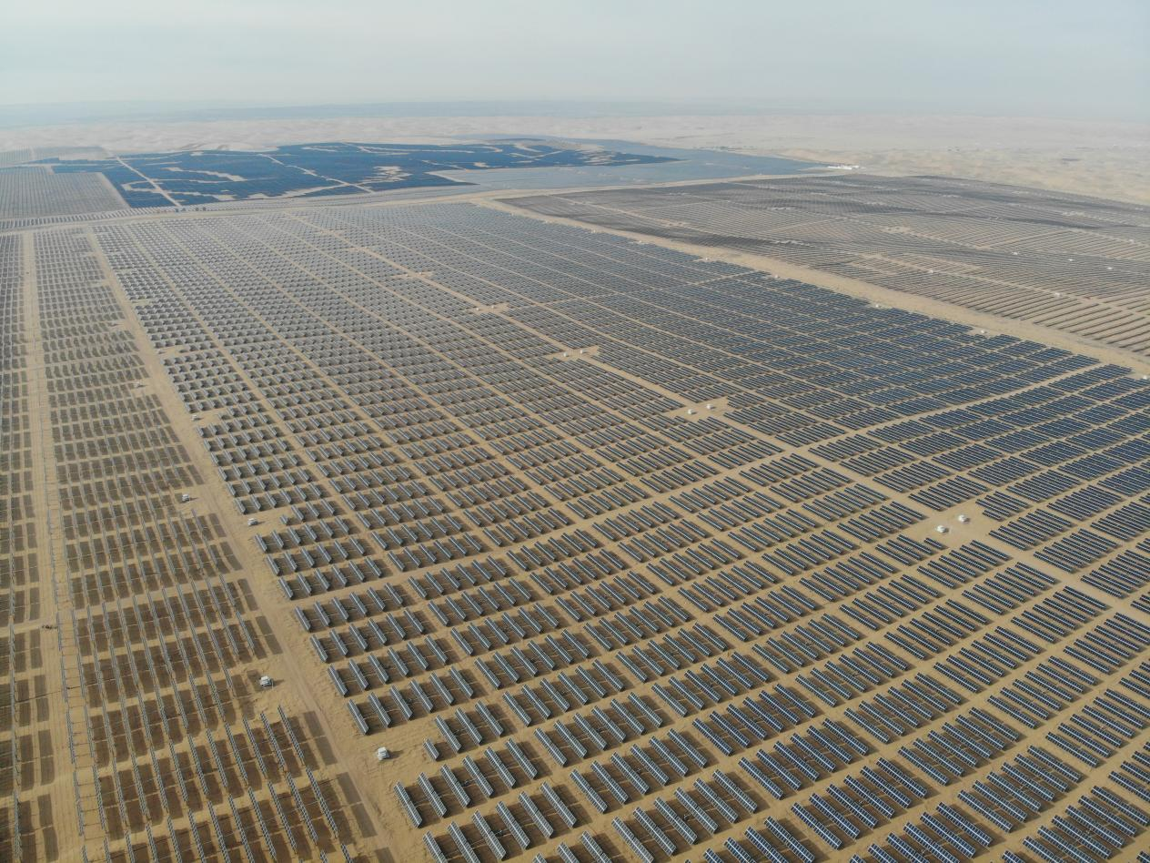 中廣核達(dá)拉特光伏發(fā)電領(lǐng)跑獎(jiǎng)勵(lì)基地100MW1號(hào)項(xiàng)目EPC總承包工 (2)