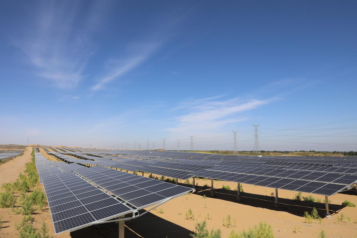 中廣核達(dá)拉特光伏發(fā)電領(lǐng)跑獎(jiǎng)勵(lì)基地100MW1號(hào)項(xiàng)目EPC總承包工 (1)
